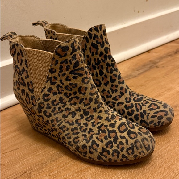 TOMS Leopard Print Wedge Ankle Bootie - Picture 4 of 13